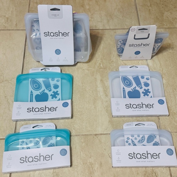 Stasher™ 1/2 Gallon Stand Up, 2 Cup Bowl, 2 Sandwich & 2 Snacks - Picture 3 of 8